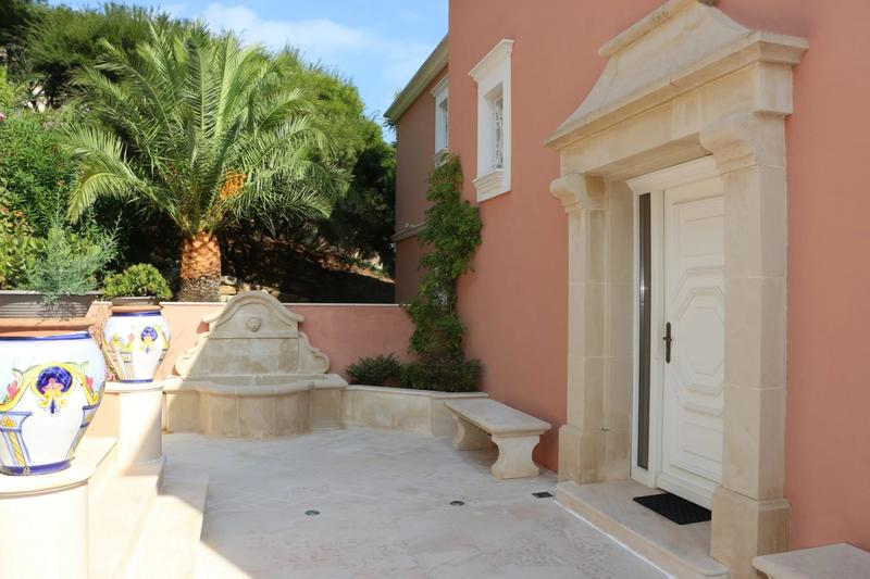 Villa - 318 m² - 8 pièces
