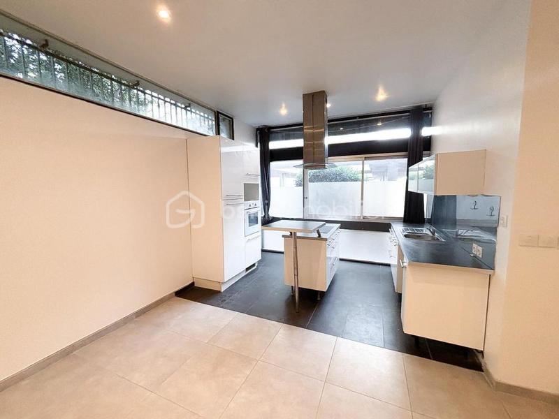 Loft - 83 m² - 3 pièces