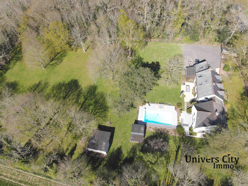 Villa - 247 m² - 10 pièces