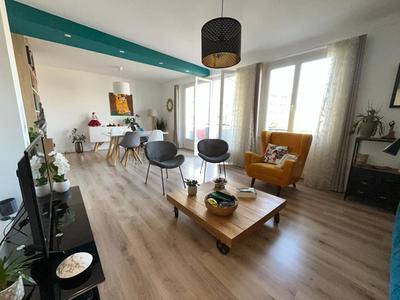 Appartement - 90 m² - 4 pièces