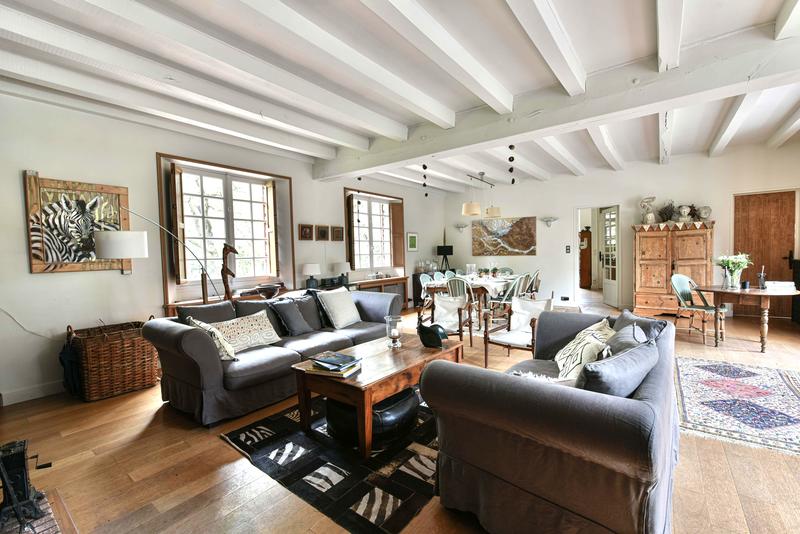 Demeure - 300 m² - 9 pièces