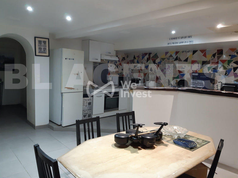 Maison - 206 m² - 7 pièces