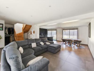 Maison - 159 m² - 6 pièces