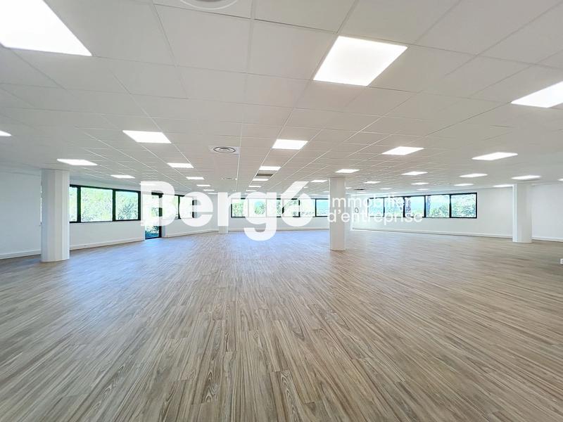 Bureau - 476 m²