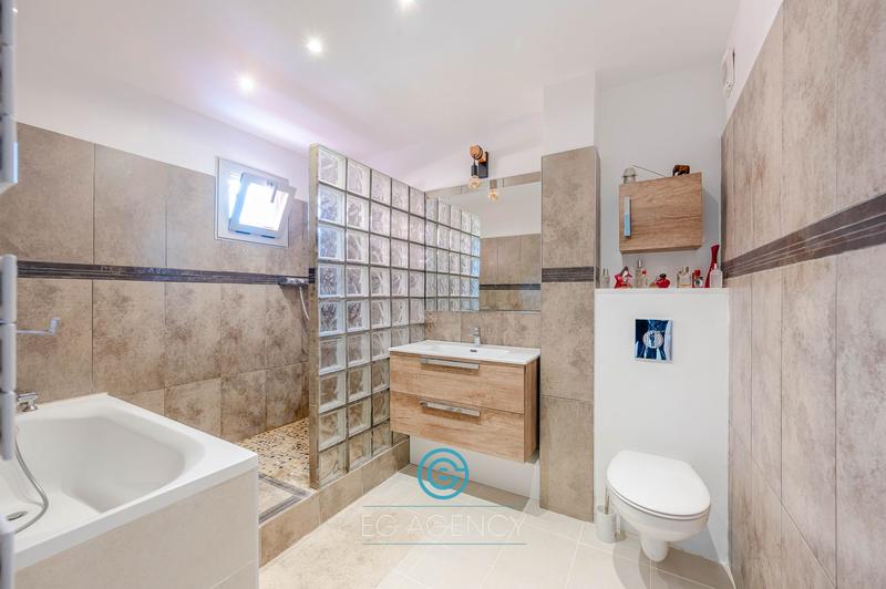 Appartement - 92 m² - 3 pièces