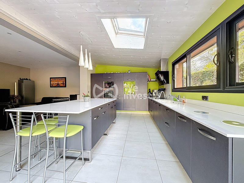 Maison - 215 m² - 7 pièces