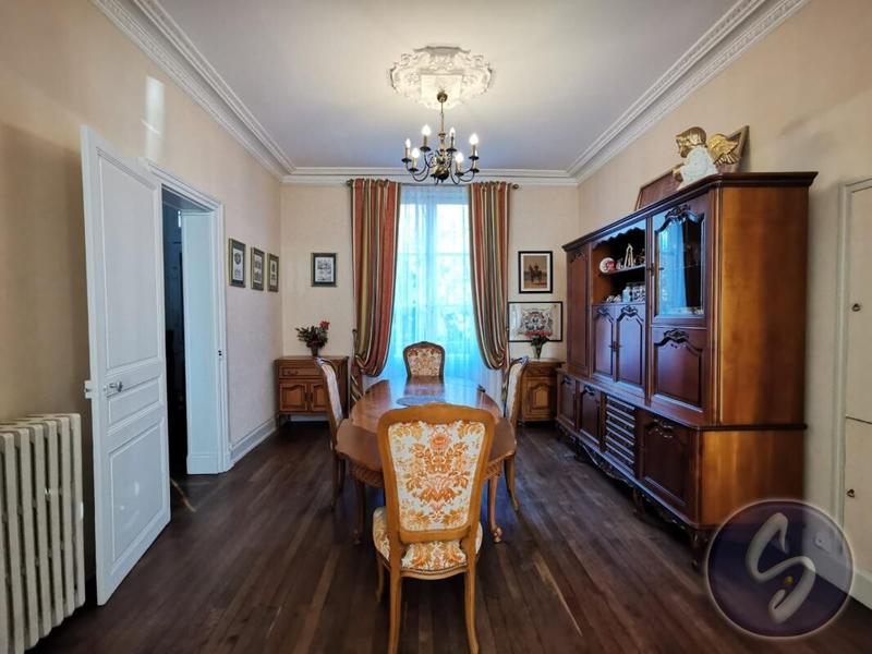 Maison - 177 m² - 8 pièces