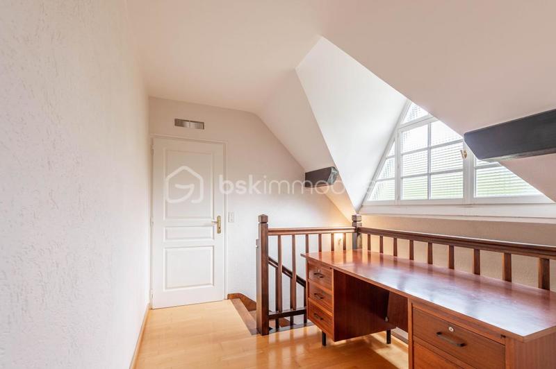 Demeure - 186 m² - 6 pièces