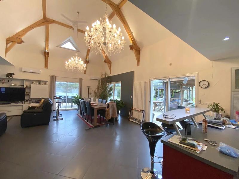 Maison - 200 m² - 5 pièces