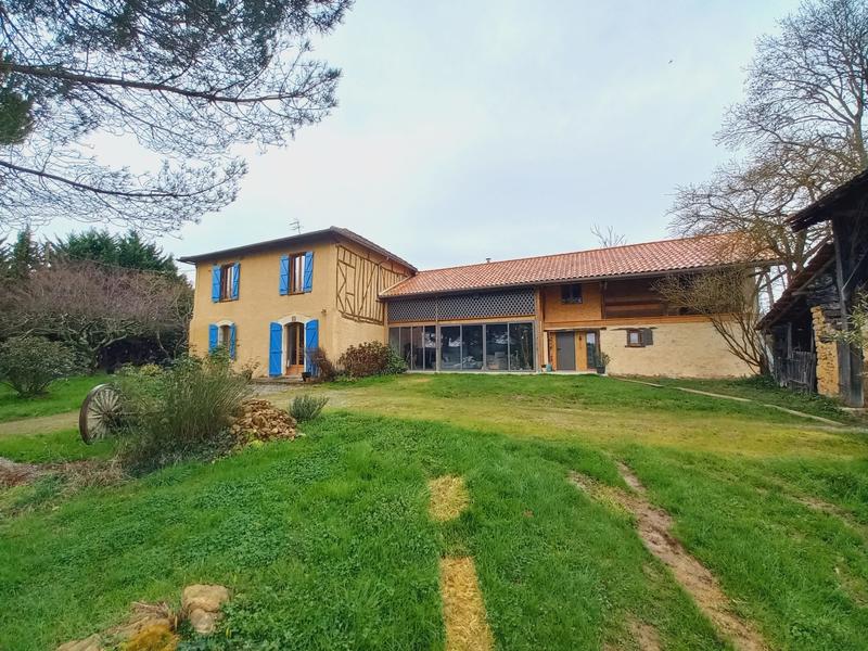 Maison - 318 m² - 8 pièces