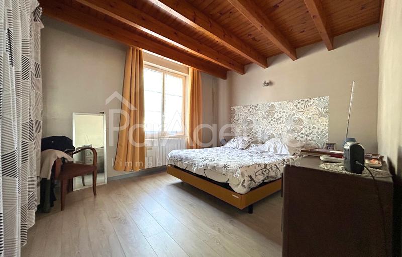 Maison - 247 m² - 9 pièces