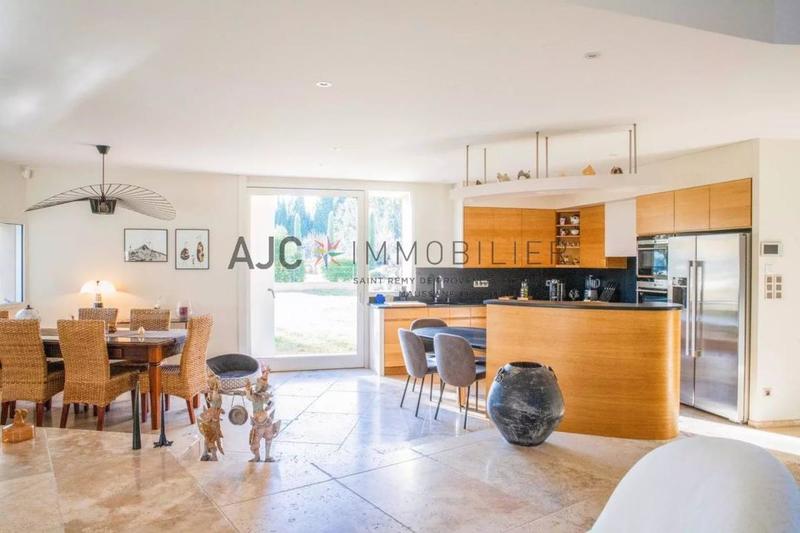 Maison - 278 m² - 6 pièces