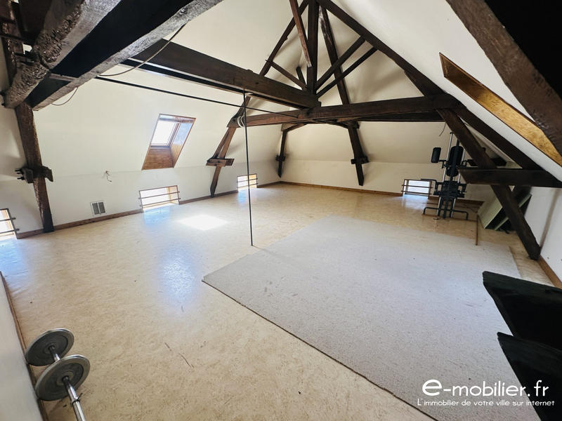 Maison - 216 m² - 7 pièces