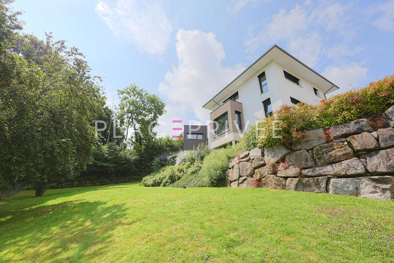 Maison - 390 m² - 8 pièces