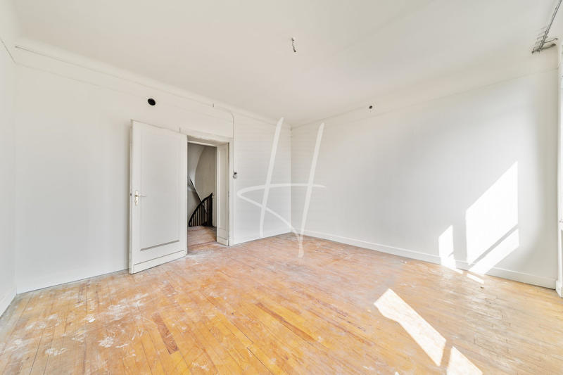 Maison - 210 m² - 6 pièces