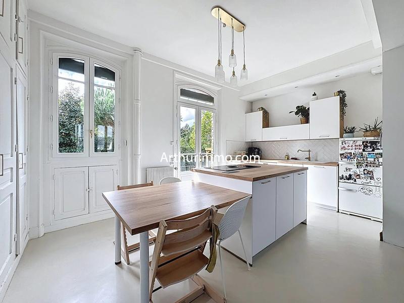 Maison - 280 m² - 10 pièces