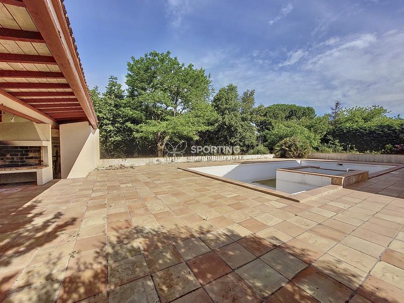 Maison - 400 m² - 8 pièces