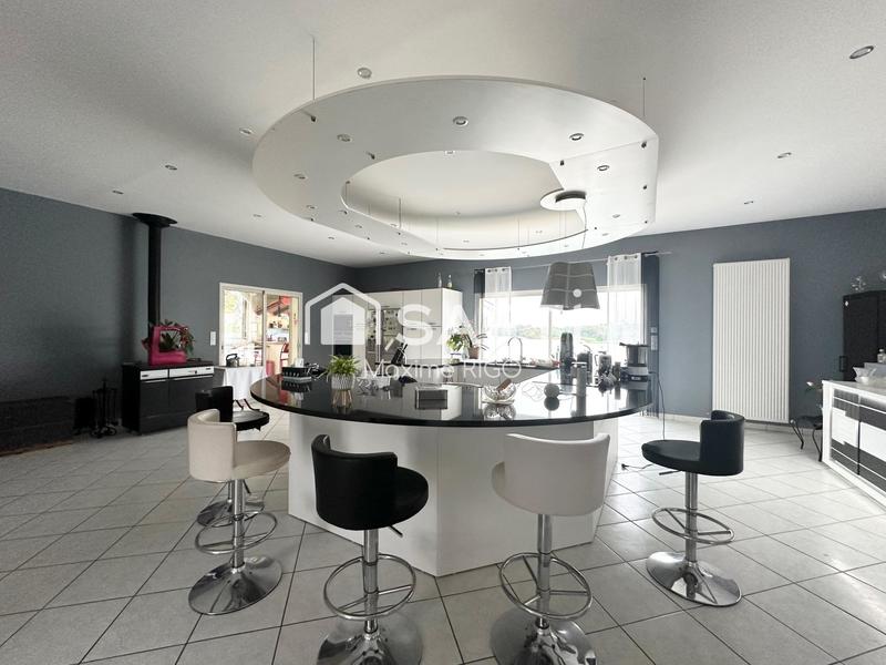 Maison - 285 m² - 4 pièces