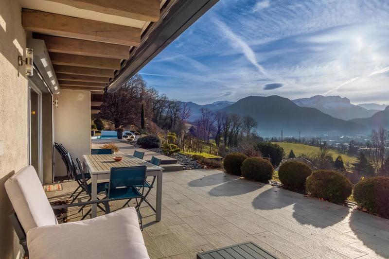 Villa - 330 m² - 10 pièces