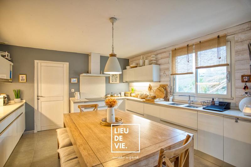 Maison ancienne - 210 m² - 8 pièces