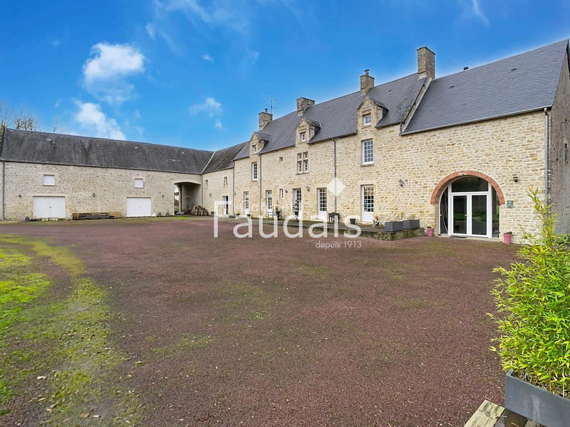 Propriété - 464 m² - 17 pièces