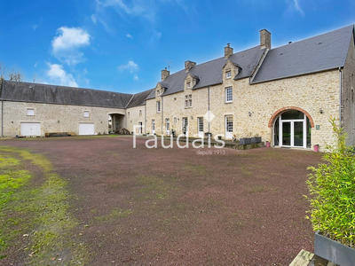 Propriété - 464 m² - 17 pièces