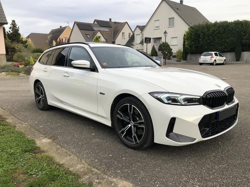 Bmw Série 3 Touring 330e m Sport 292 Pack Innovation Hybride Rechargeable / Toit Ouvrant Attache Remorque Camera de Recul Phares Lazer Harman Kardon