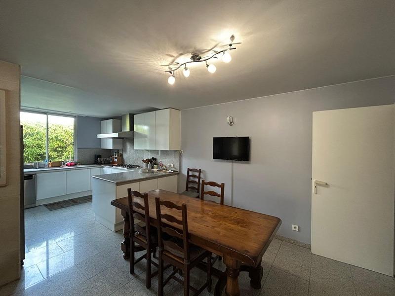 Maison - 230 m² - 7 pièces