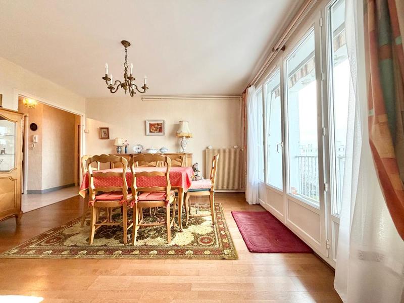 Appartement - 82 m² - 4 pièces