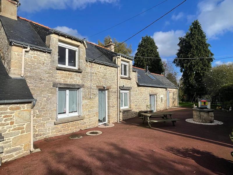 Maison - 225 m² - 8 pièces