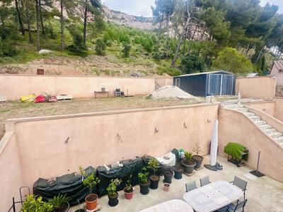 Propriété - 136 m² - 6 pièces