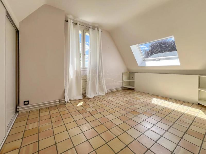 Maison - 180 m² - 8 pièces