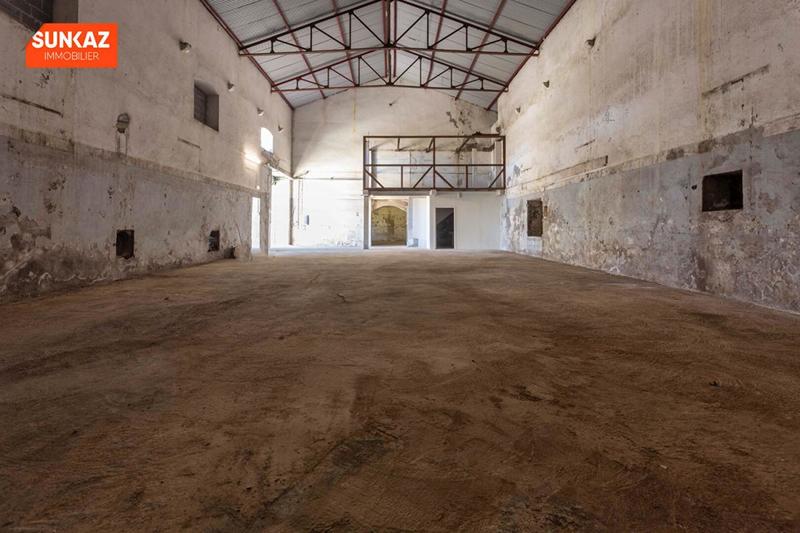 Local commercial - 617 m²