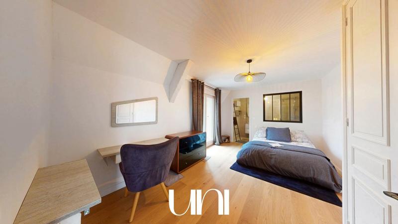 Maison - 260 m² - 6 pièces