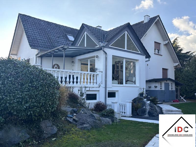 Maison - 166 m² - 6 pièces