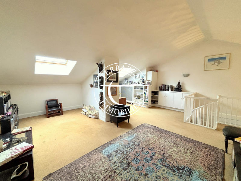 Duplex - 198 m² - 8 pièces