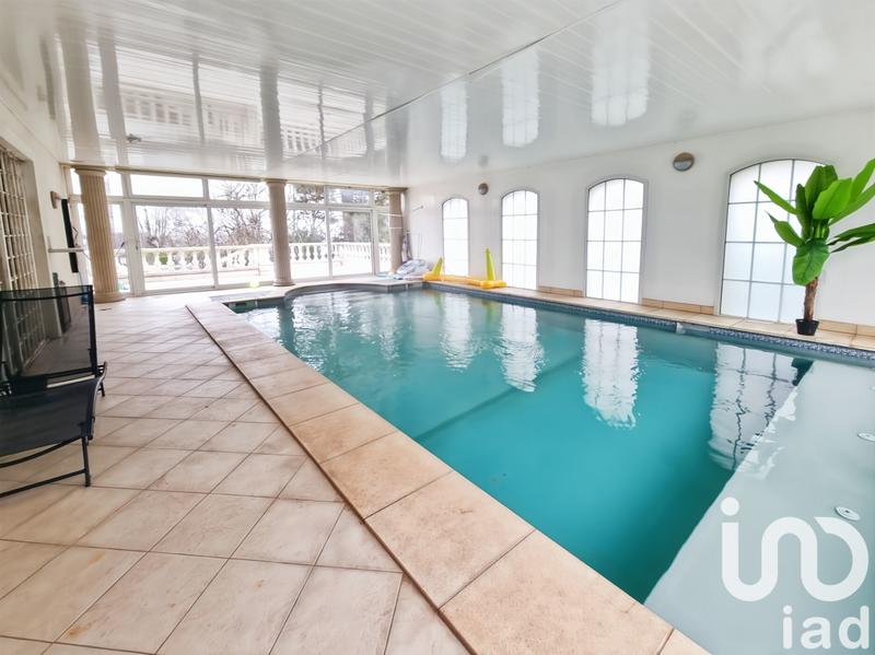 Maison - 230 m² - 9 pièces