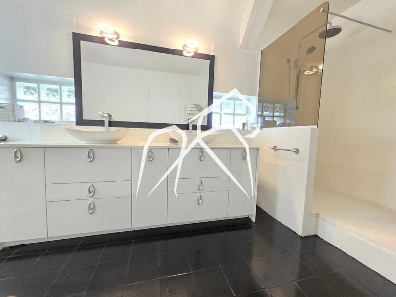 Maison ancienne - 215 m² - 7 pièces