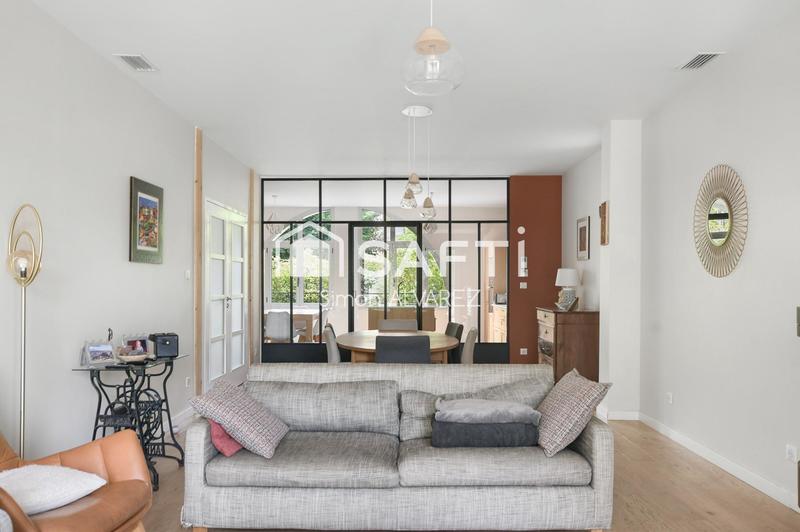 Maison - 230 m² - 8 pièces