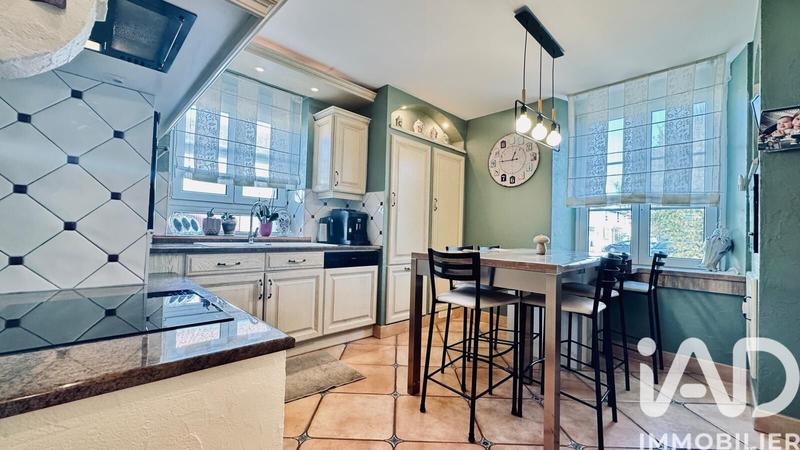 Maison - 200 m² - 6 pièces