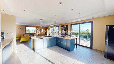 Maison - 185 m² - 7 pièces