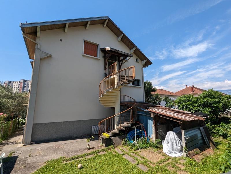 Maison - 290 m² - 8 pièces