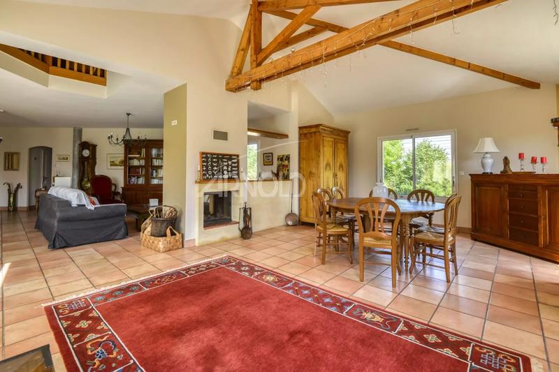 Maison - 236 m² - 8 pièces