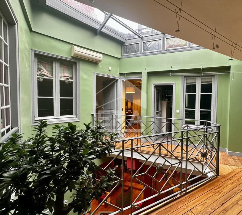 Maison - 230 m² - 6 pièces