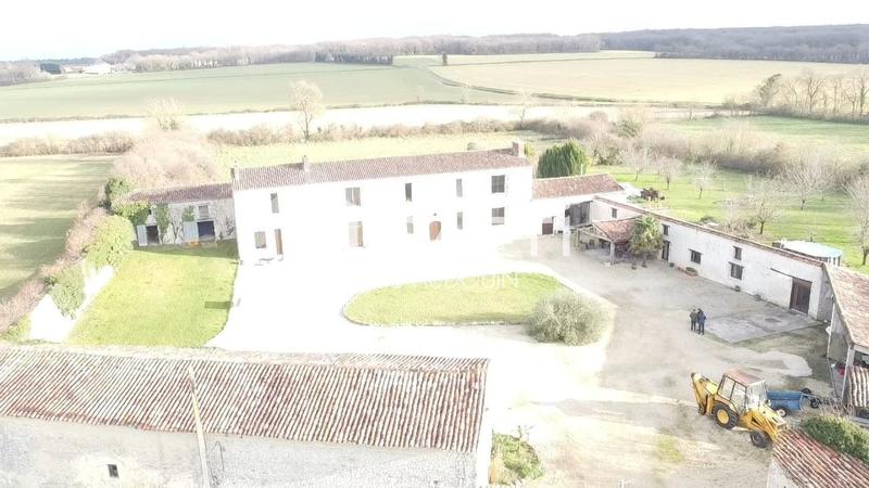 Maison - 520 m² - 9 pièces