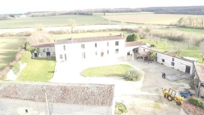 Maison - 520 m² - 9 pièces