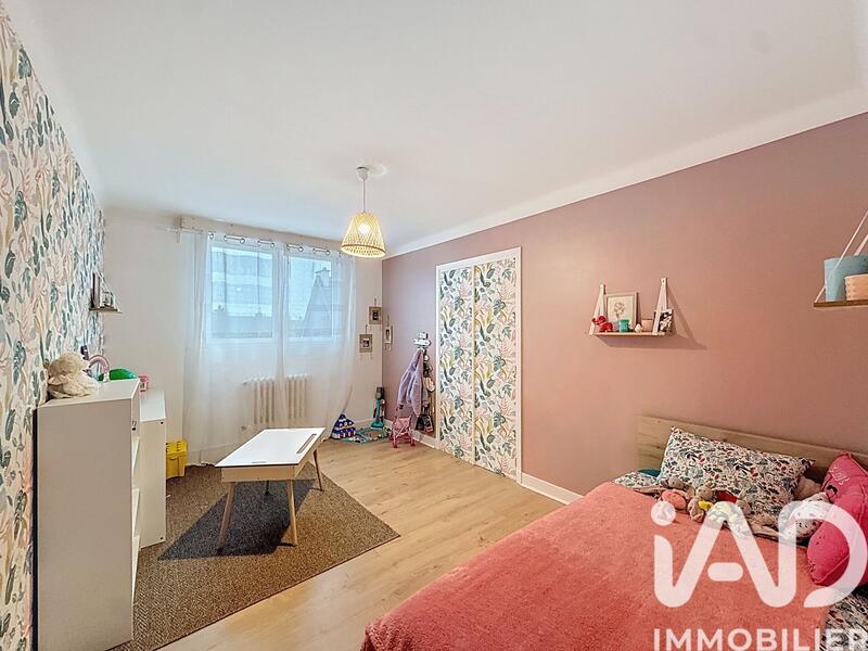 Maison - 202 m² - 7 pièces