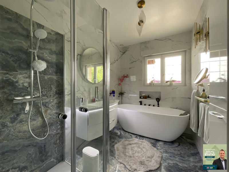 Maison - 195 m² - 7 pièces