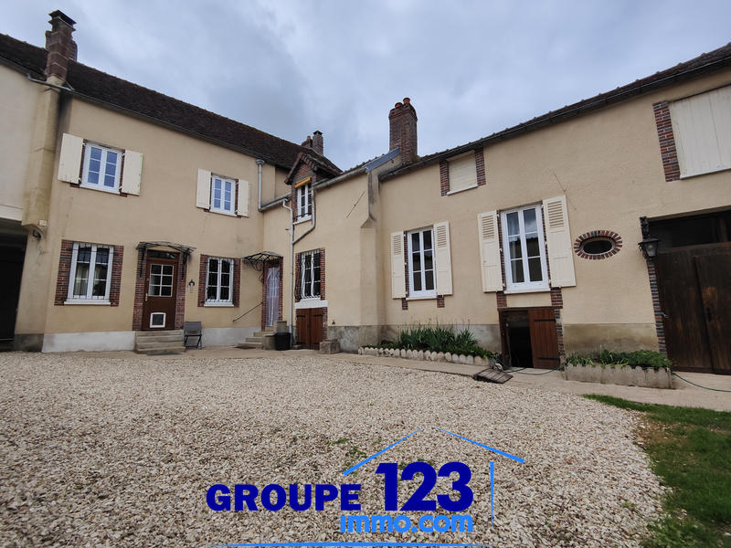 Maison - 205 m² - 9 pièces