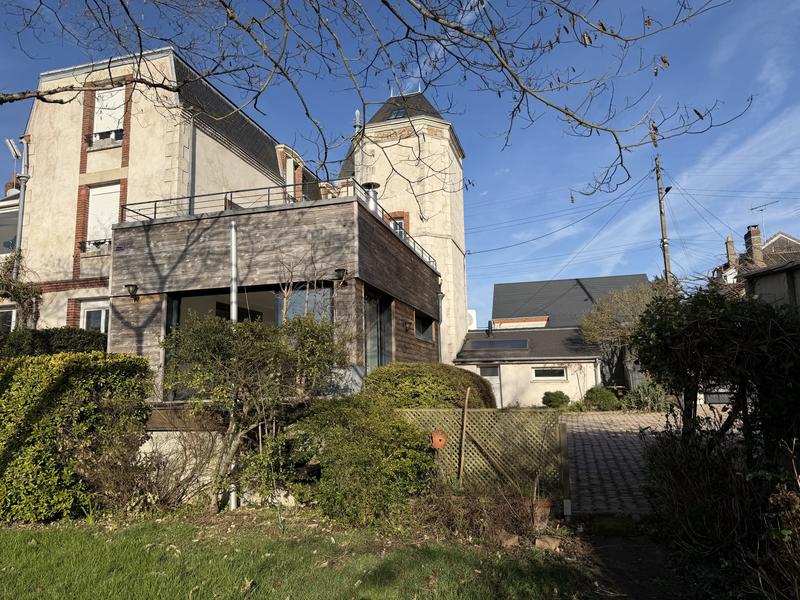 Maison - 210 m² - 6 pièces